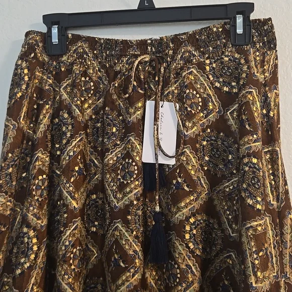 Flowy Patterned Maxi Skirt - Picture 2 of 9